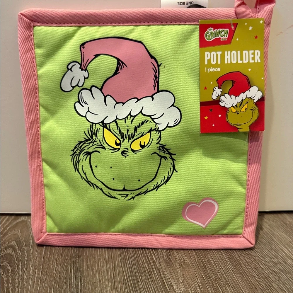 Absolutely Adorable Pink & Green Grinch Pot Holders- Set of 2- NWT - Picture 3 of 3